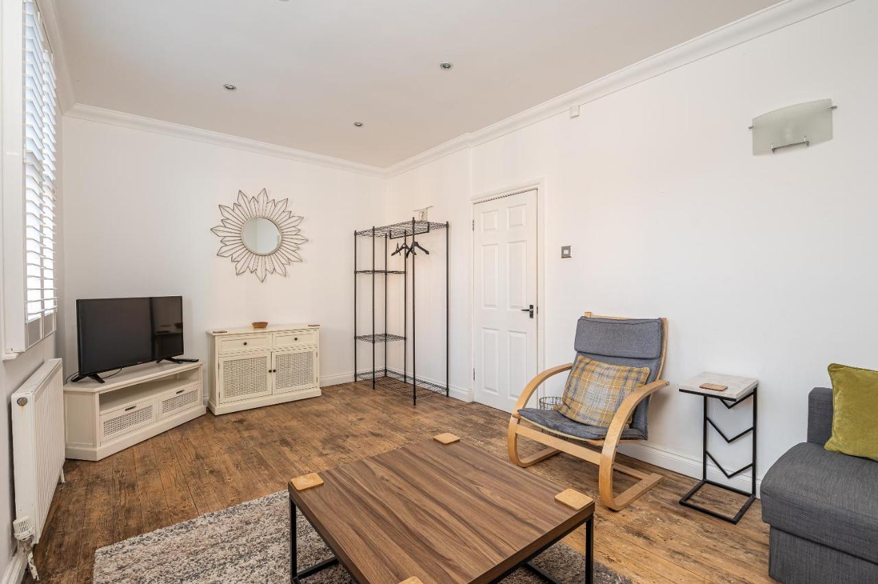 The Old Coach House Apartment ยอร์ค ภายนอก รูปภาพ