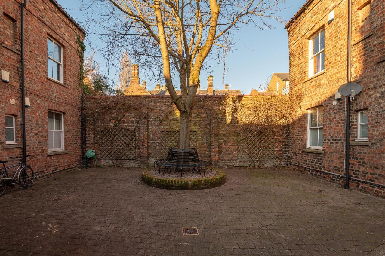 The Old Coach House Apartment ยอร์ค ภายนอก รูปภาพ