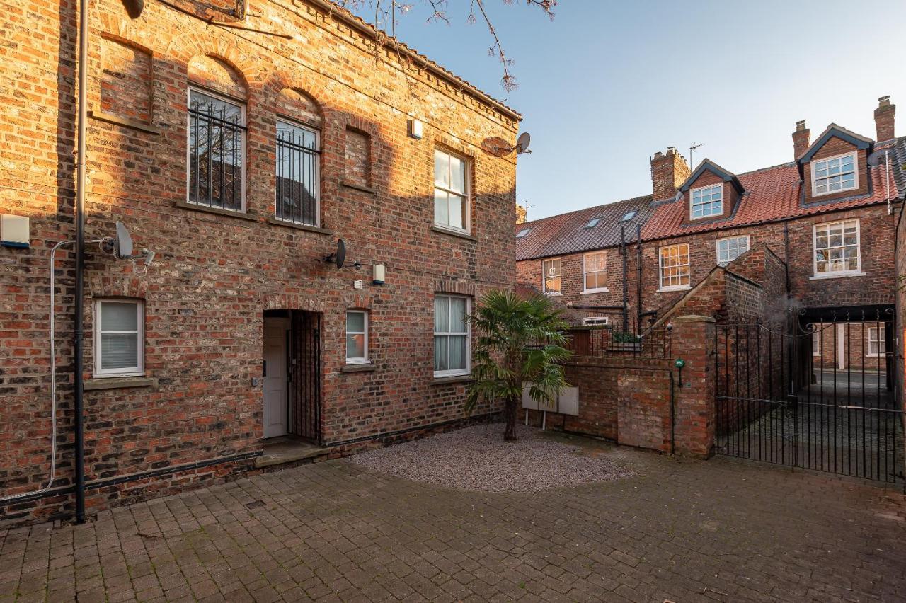 The Old Coach House Apartment ยอร์ค ภายนอก รูปภาพ